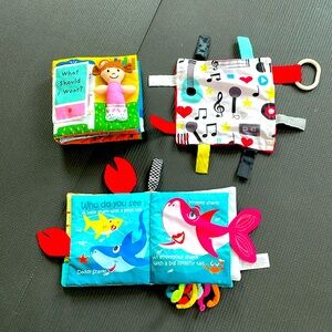 Infant crinkle toy bundle